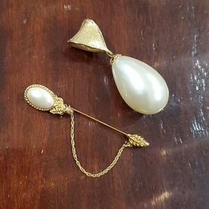 TWO VINTAGE ITEMS: GOLD PIN WITH PENDANT / SCARF EYE CANDY FAUX PEARL